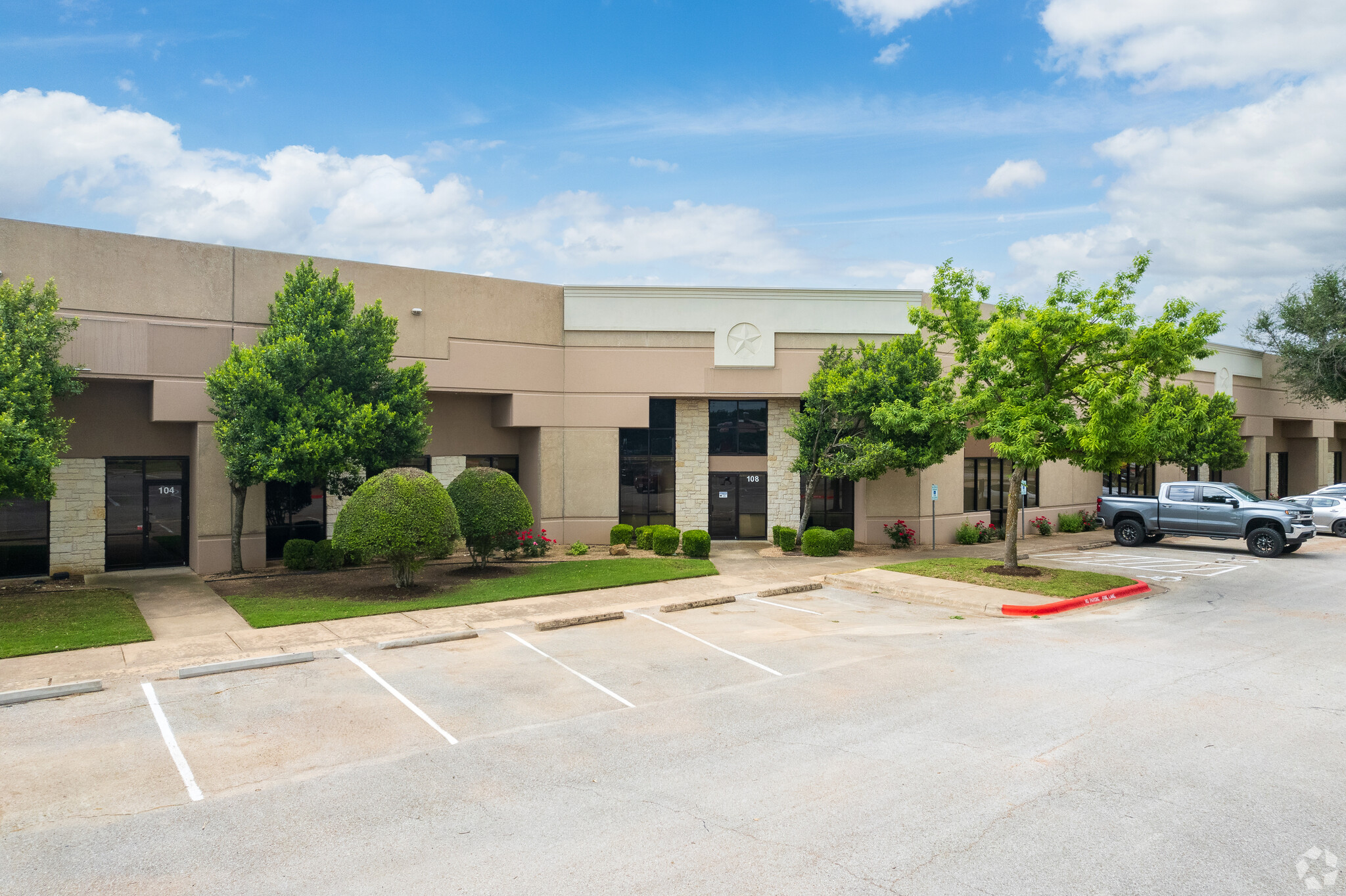 1421 W Wells Branch Pky, Pflugerville, TX à louer Photo de l’immeuble– Image 1 sur 7