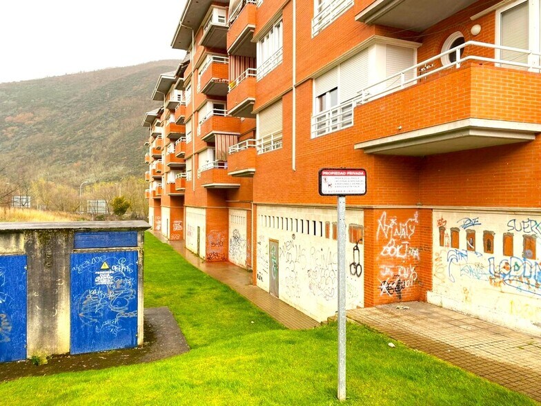 Local commercial dans Ponferrada à vendre - Photo de l’immeuble – Image 3 sur 13