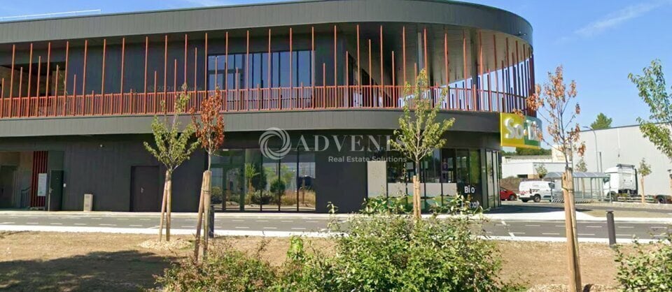 Local commercial dans Martillac à louer - Photo de l’immeuble – Image 3 sur 4