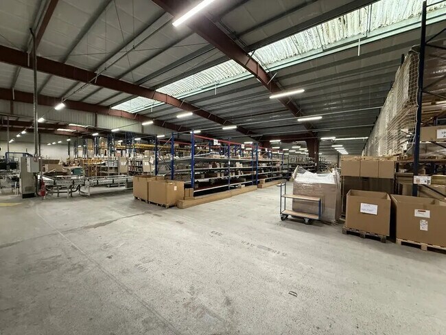 Plus de détails pour Local d’activités à vendre