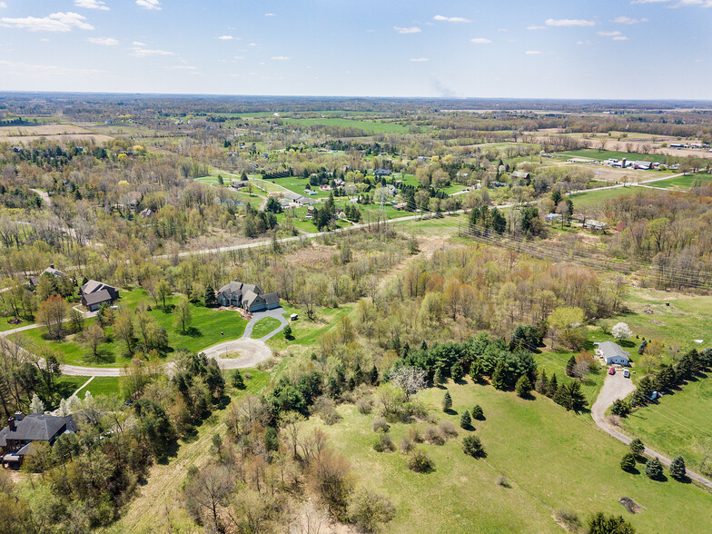 8127 Pine Ridge, Northville, MI à vendre - Photo principale – Image 2 sur 14