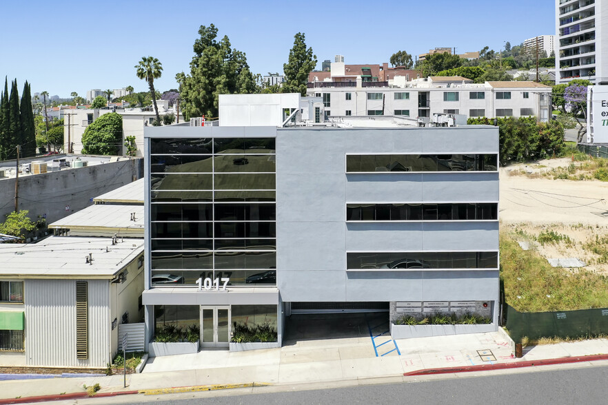 1017 N La Cienega Blvd, West Hollywood, CA à louer - Photo de l’immeuble – Image 2 sur 4