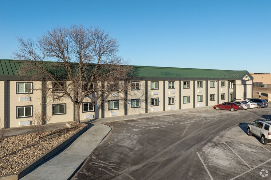 1525 W Havens Ave, Mitchell, SD à louer - Photo de l’immeuble – Image 2 sur 36