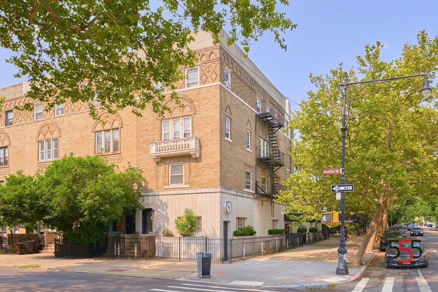 1000 Saint Johns Pl, Brooklyn, NY à vendre - Photo principale – Image 1 sur 21