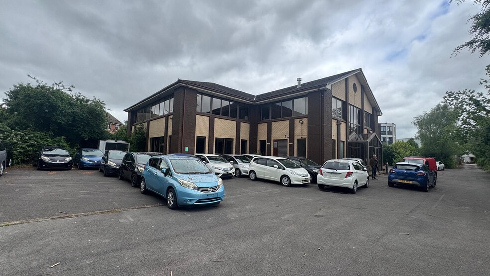 Bessemer Rd, Basingstoke à louer - Photo principale – Image 1 sur 2