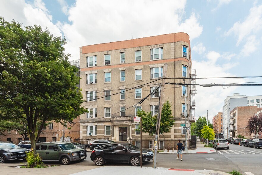 887 E 178th St, Bronx, NY à vendre - Photo de l’immeuble – Image 2 sur 51