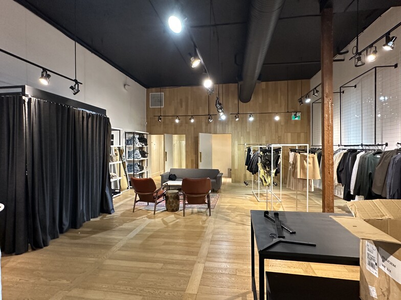 316 Cordova St W, Vancouver, BC à louer - Photo de l’immeuble – Image 2 sur 5