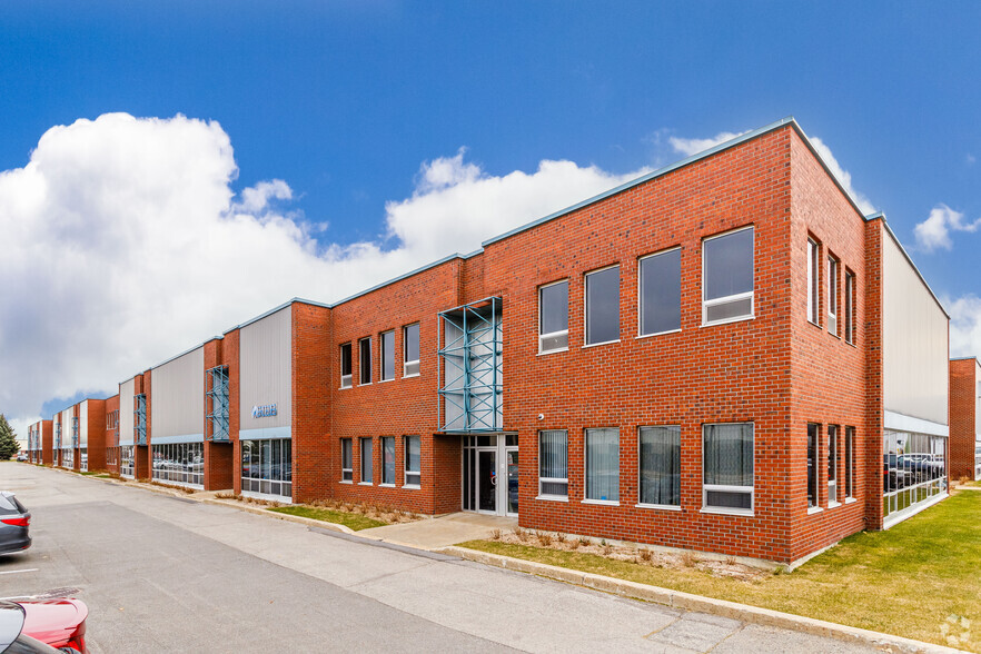 5750-5850 Rue Cypihot, Montréal, QC à louer - Photo principale – Image 1 sur 17
