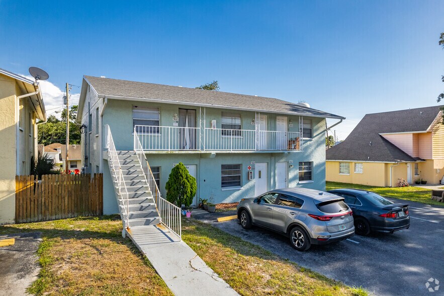 5321 Beach St, New Port Richey, FL à vendre - Photo de l’immeuble – Image 2 sur 33