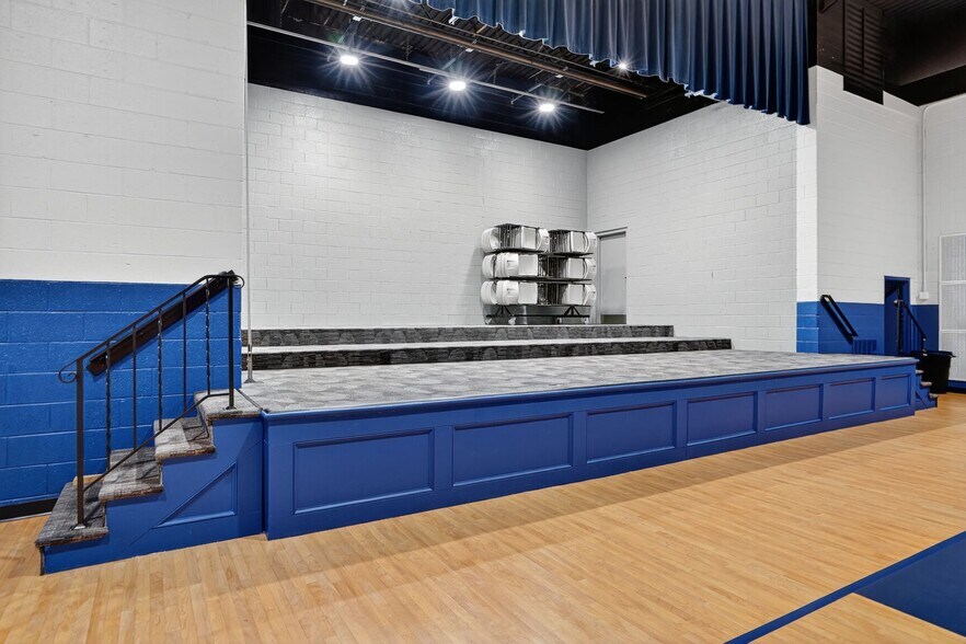 8225 Barrett Dr, Manassas, VA à louer - Photo de l’immeuble – Image 3 sur 23