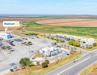 Plus de détails pour 3250 E Main St, Uvalde, TX - Local commercial à vendre