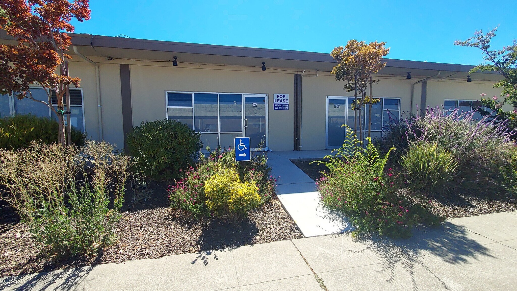 1011-1067 E San Carlos Ave, San Carlos, CA à louer Photo de l’immeuble– Image 1 sur 10