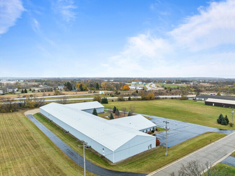 130 Elizabeth Ln, Genoa City, WI à louer - Photo de l’immeuble – Image 3 sur 62