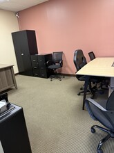 16430-16438 Vanowen St, Van Nuys, CA à louer Photo intérieure– Image 2 sur 3