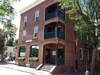 Plus de détails pour 42 Central St, Newport, VT - Bureau à louer