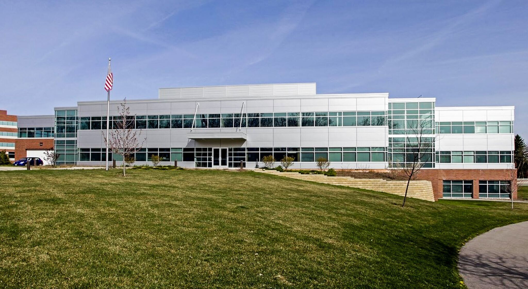 10501 W Research Dr, Milwaukee, WI à louer Photo de l’immeuble– Image 1 sur 10
