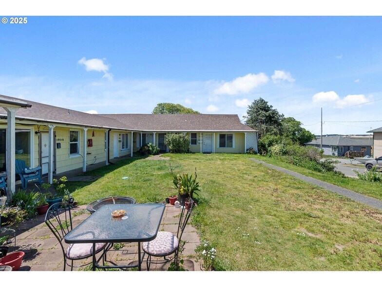 1900 Monroe St, North Bend, OR à vendre - Photo de l’immeuble – Image 3 sur 48