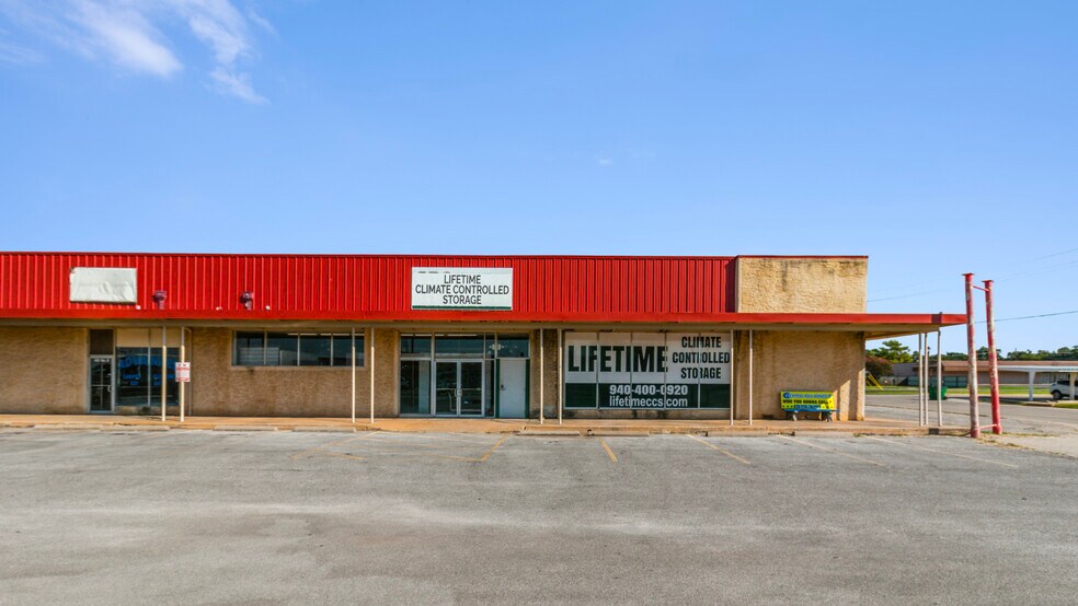 400 W Park Ave, Iowa Park, TX à vendre - Photo de l’immeuble – Image 2 sur 8