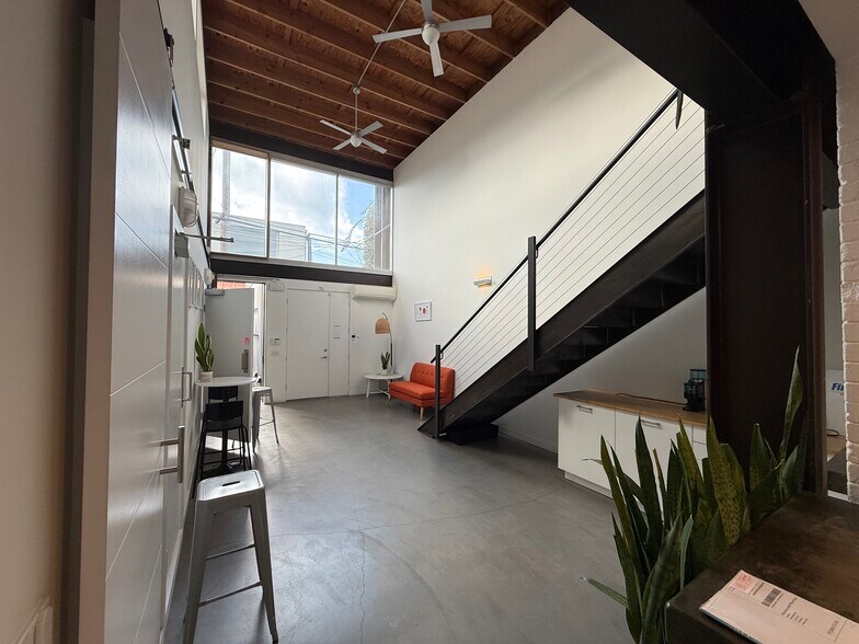1322 Innes Pl, Venice, CA à louer - Photo de l’immeuble – Image 3 sur 61