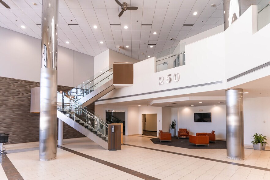 250 Apollo Dr, Chelmsford, MA à louer - Photo de l’immeuble – Image 3 sur 13