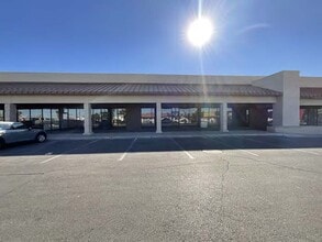 3055 E Tropicana Rd, Las Vegas, NV à louer Photo de l’immeuble– Image 1 sur 1