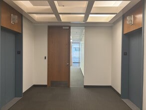 727 7th Ave SW, Calgary, AB à louer Photo intérieure– Image 2 sur 6