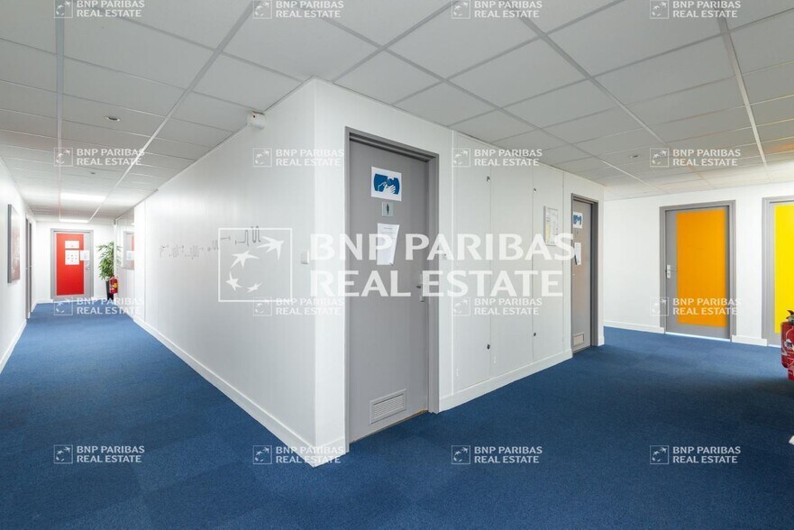 1 Place Charles De Gaulle, Montigny-le-Bretonneux à vendre - Photo intérieure – Image 2 sur 10