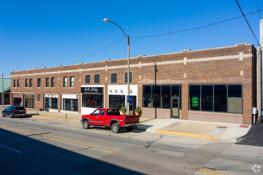 140 W Wood St, Decatur, IL à louer - Photo de l’immeuble – Image 1 sur 5