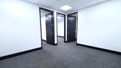 7777 Glades Rd, Boca Raton, FL à louer Photo intérieure– Image 1 sur 2