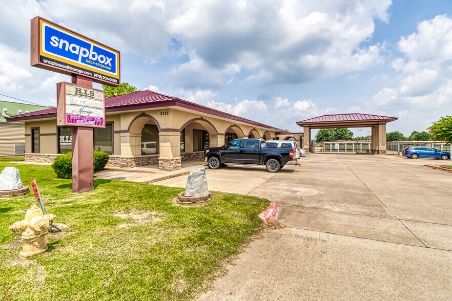 2113 E Central Ave, Bentonville, AR à louer - Photo principale – Image 2 sur 2