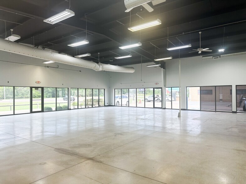 2412 S Douglas Blvd, Oklahoma City, OK à louer - Photo de l’immeuble – Image 2 sur 15