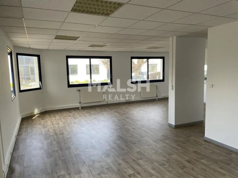 Bureau dans Saint-Genis-Laval à louer - Photo intérieure – Image 3 sur 13