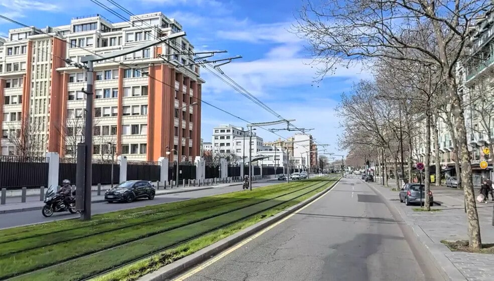 Local commercial dans Paris à louer - Photo de l’immeuble – Image 2 sur 5