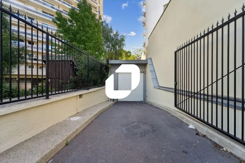 Local d’activités dans Paris à louer - Photo de l’immeuble – Image 2 sur 10