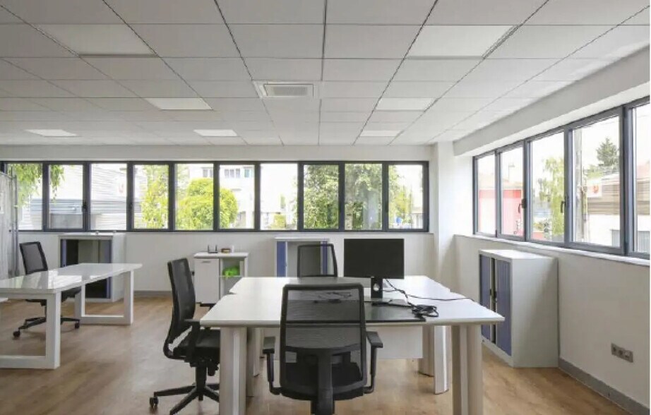 Local d’activités dans Bagnolet à louer - Photo de l’immeuble – Image 2 sur 4