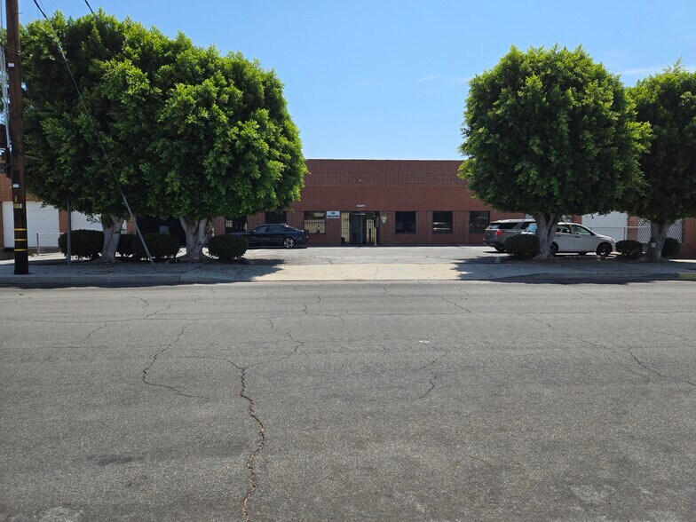 9600 Lurline Ave, Chatsworth, CA à vendre - Photo de l’immeuble – Image 1 sur 10