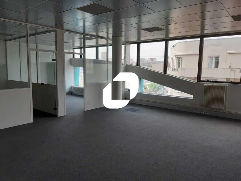 Bureau dans Montreuil à louer - Photo de l’immeuble – Image 1 sur 10