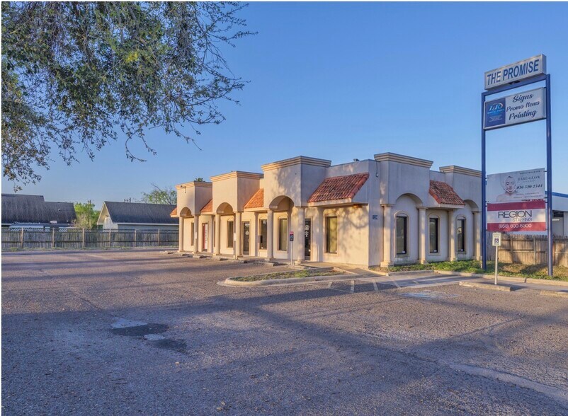 1309 W Nolana Loop, Pharr, TX à louer - Photo de l’immeuble – Image 1 sur 4