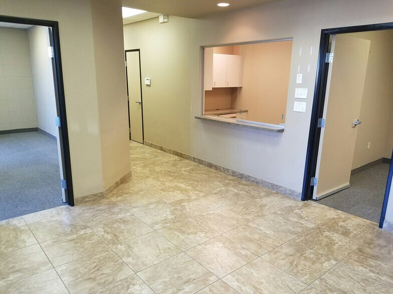 220 E Horizon Dr, Henderson, NV à louer - Photo intérieure – Image 2 sur 37