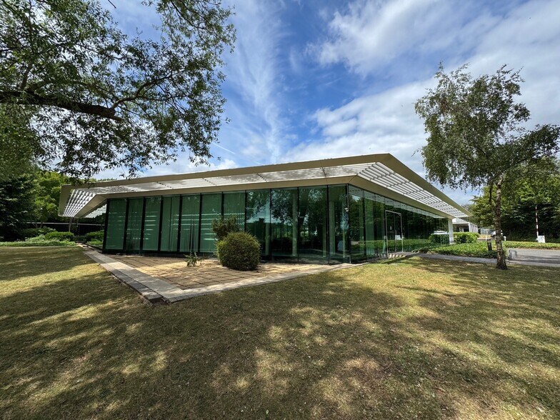 2 Bramley Rd, Milton Keynes à louer - Photo de l’immeuble – Image 3 sur 4