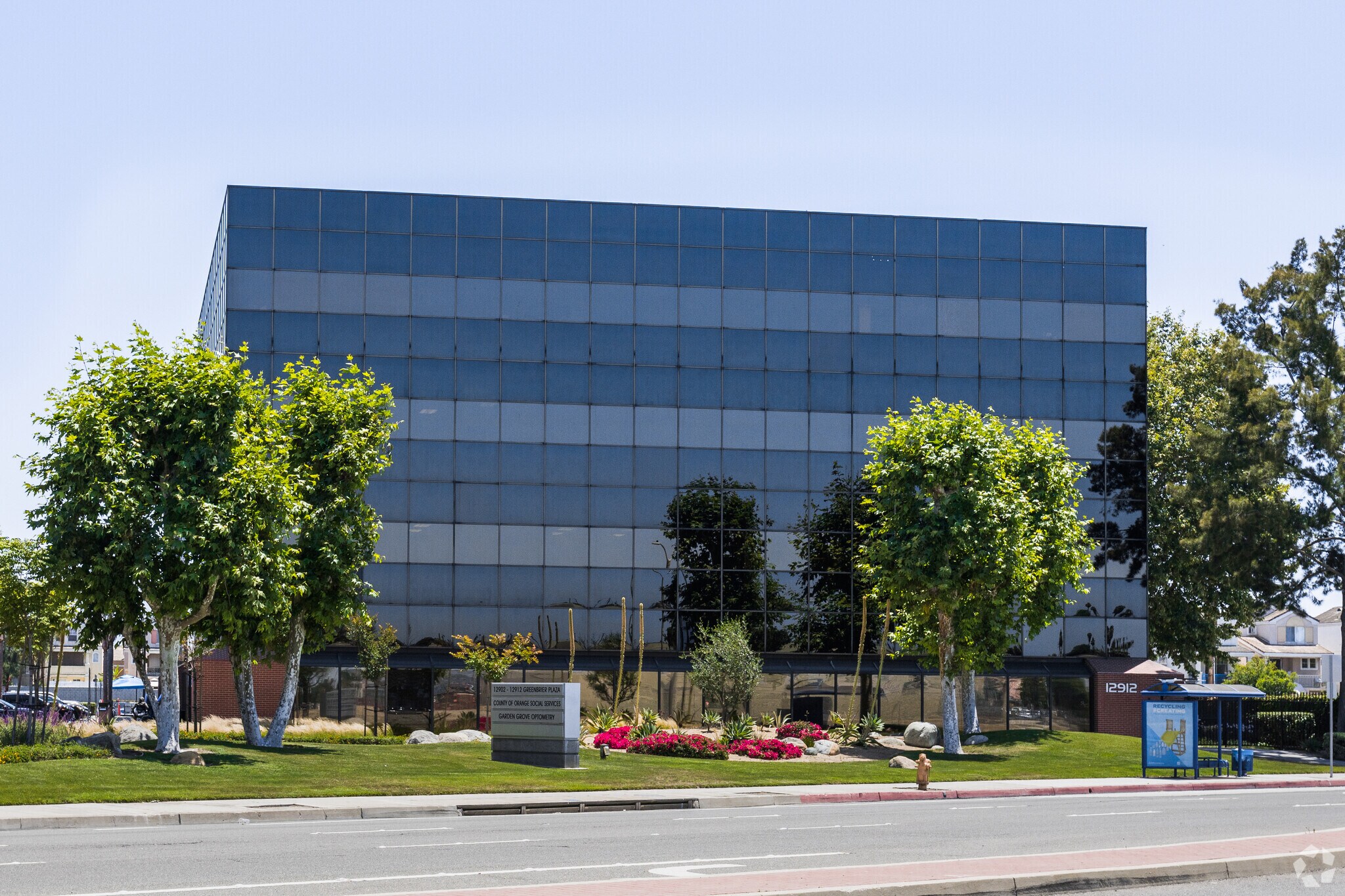 12912 Brookhurst St, Garden Grove, CA à louer Photo principale– Image 1 sur 5