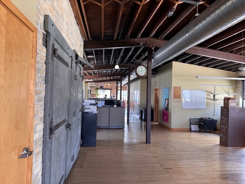 3618 W Pierce St, Milwaukee, WI à louer - Photo de l’immeuble – Image 3 sur 9