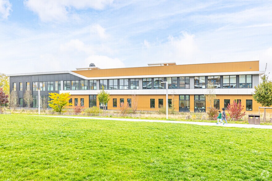 Local d’activités dans Nanterre à louer - Photo de l’immeuble – Image 2 sur 3