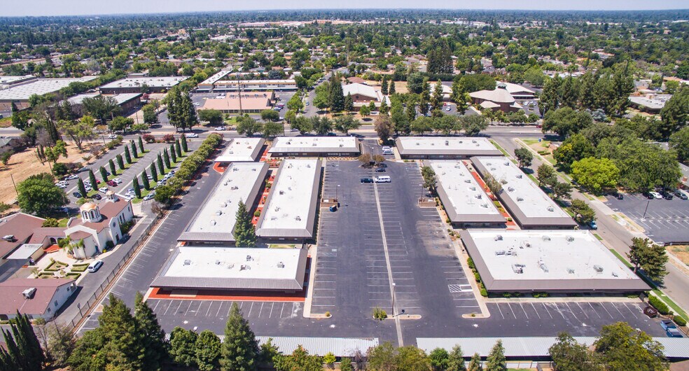 3636 N 1st St, Fresno, CA à louer - Photo de l’immeuble – Image 2 sur 5