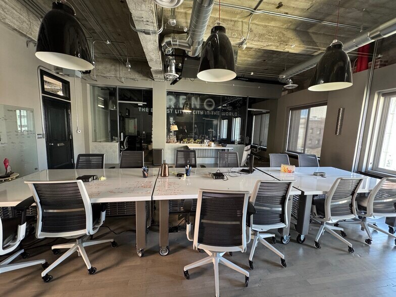 50 S Virginia St, Reno, NV à louer - Photo de l’immeuble – Image 3 sur 8