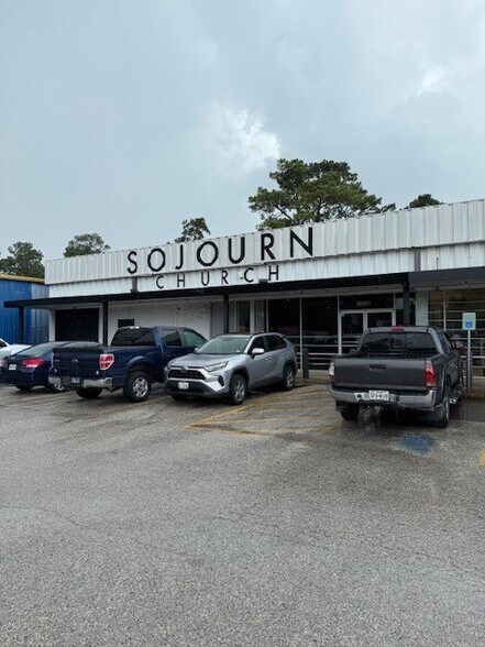 1649 N Gessner Dr, Houston, TX à louer - Photo de l’immeuble – Image 1 sur 9