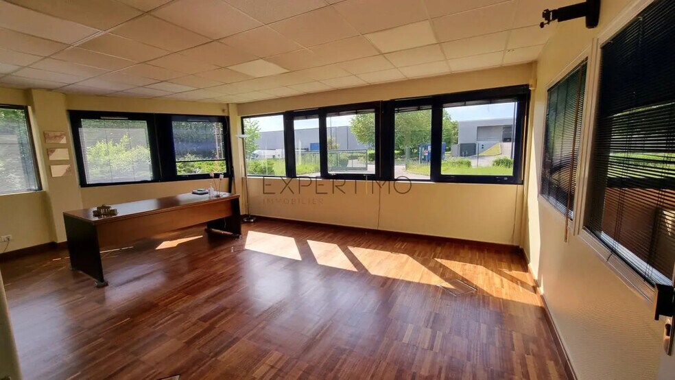 Industriel/Logistique dans Le Vaudreuil à louer - Photo de l’immeuble – Image 3 sur 12