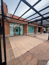 Local commercial dans Boadilla del Monte, Madrid à louer Photo de l’immeuble– Image 1 sur 5