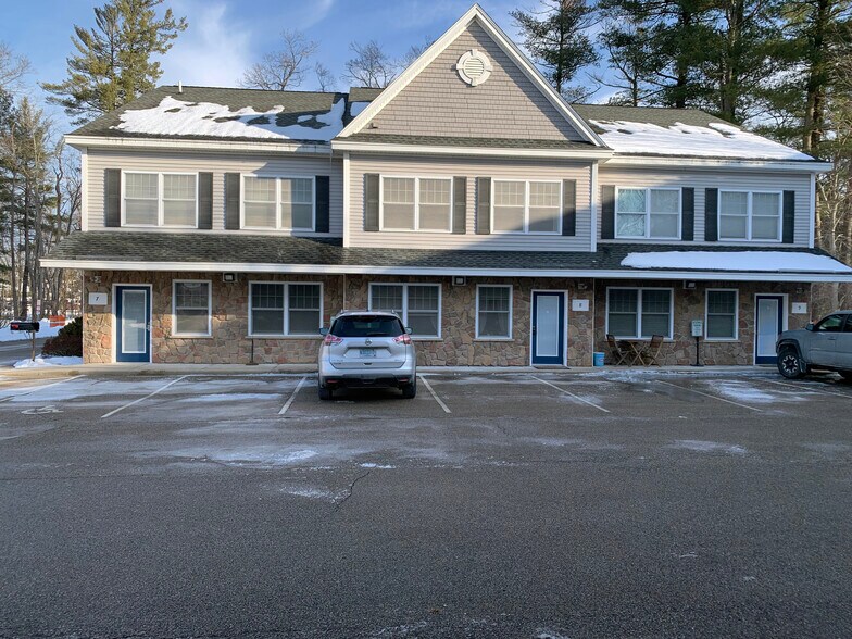8 Patriot Dr, Dover, NH à vendre - Photo principale – Image 1 sur 4