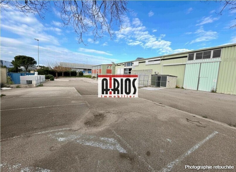 Local d'activités dans La Farlède à vendre - Photo de l’immeuble – Image 2 sur 11